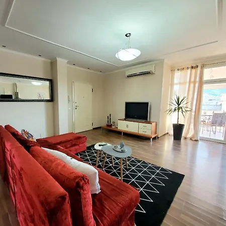 Penthouse Komuna Parisit Τίρανα