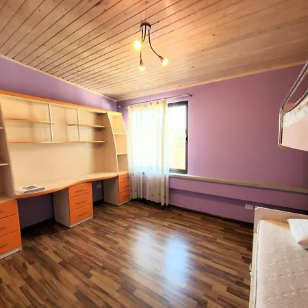 Penthouse Komuna Parisit Διαμέρισμα *